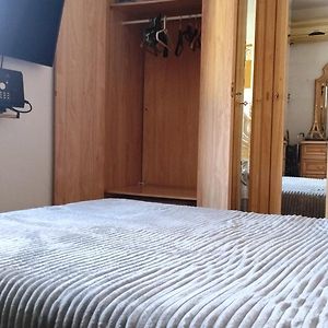 Kamer met een King Size Bed